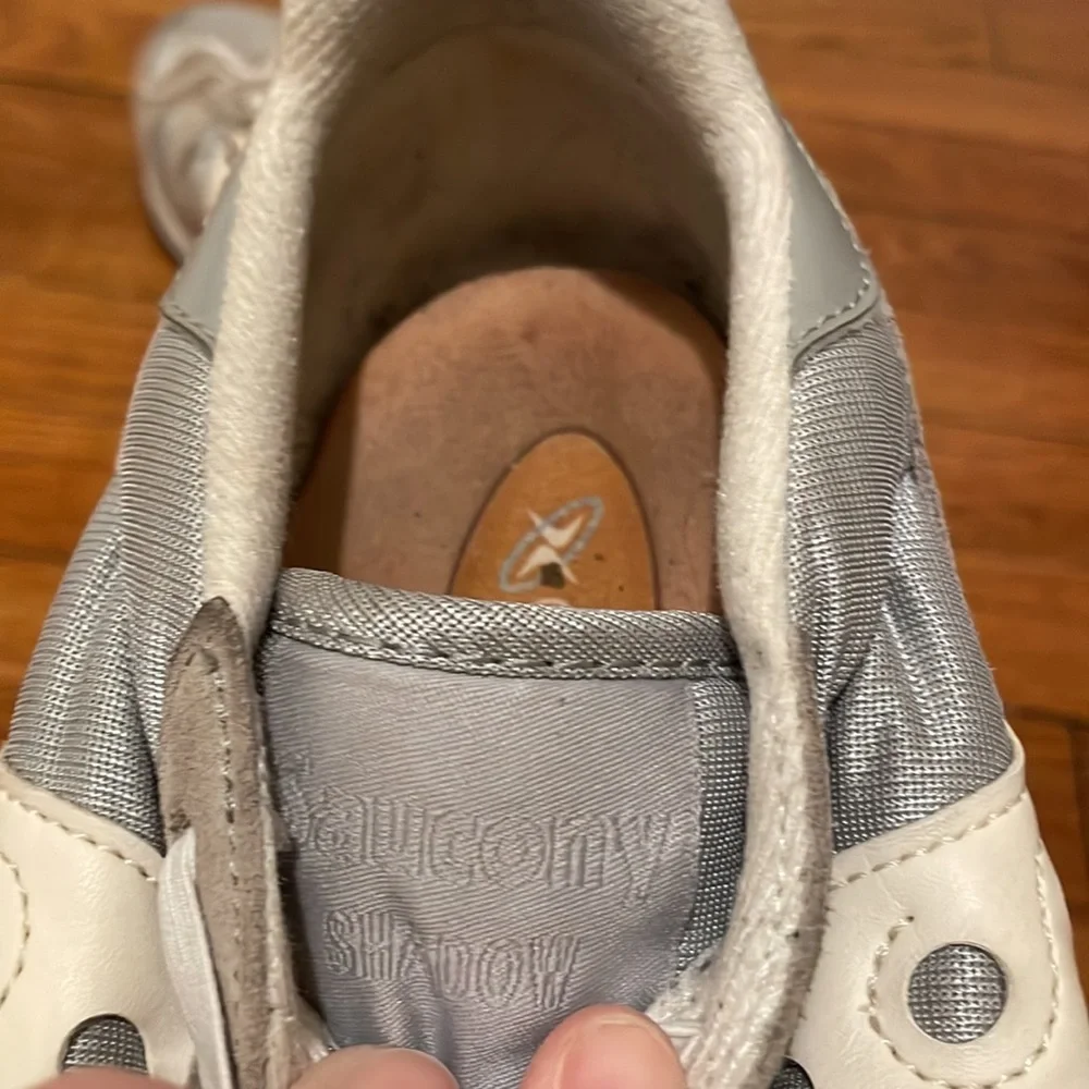 Saucony Shadow running sneakers. VGC. Men’s size 7.